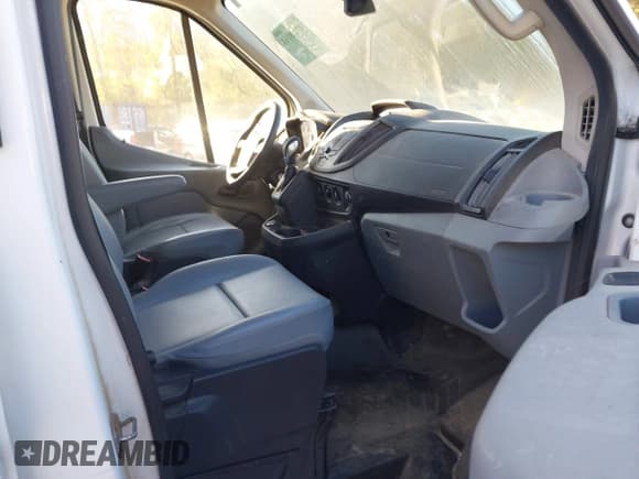 ✅ 2018 Ford Transit • VIN: 1FTBW2CG7JKA62688 • Lot: 43478168. Wystawiony na IAAI z przebiegiem 340 715 mil. Bezpłatny archiwum sprzedaży aukcyjnych z USA i szczegółowy raport historii pojazdu na DreamBid. Zdjęcie 5.