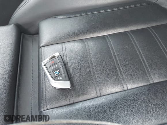 ✅ 2019 BMW 3 Series 330i xDrive • VIN: WBA5R7C57KAJ81832 • Lot: 42251616. Listed on IAAI with 47,336 mi. Free auction sales archive from the USA and detailed vehicle history report at DreamBid. Image 11.