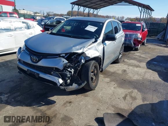 ✅ 2018 Toyota RAV4 LE • VIN: JTMZFREV1JJ177988 • Лот: 43683930. Опубликован ранее на IAAI с пробегом 108 834 миль. Бесплатный доступ к архиву аукционных продаж из США и подробный отчёт об истории автомобиля на DreamBid. Изображение 17.