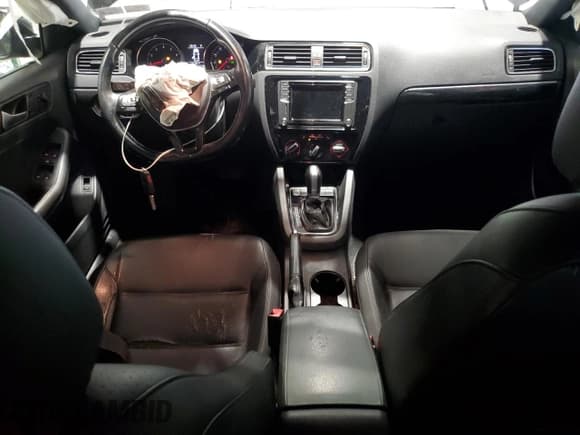 ✅ 2018 Volkswagen Jetta SE Sport • VIN: 3VWD17AJXJM233555 • Lot: 83758325. Listed on Copart with 54,227 mi. Free auction sales archive from the USA and detailed vehicle history report at DreamBid. Image 8.