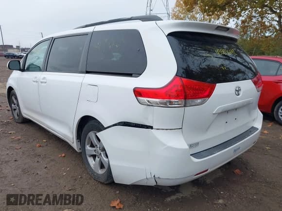 ✅ 2011 Toyota Sienna LE • VIN: 5TDKK3DC5BS030636 • Lot: 43583642. Listed on IAAI with 298,947 mi. Free auction sales archive from the USA and detailed vehicle history report at DreamBid. Image 3.