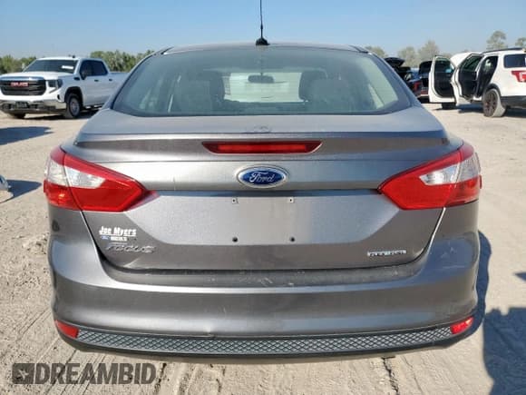 ✅ 2014 Ford Focus S • VIN: 1FADP3E28EL148952 • Lot: 82472635. Wystawiony na Copart z przebiegiem 30 594 mil. Bezpłatny archiwum sprzedaży aukcyjnych z USA i szczegółowy raport historii pojazdu na DreamBid. Zdjęcie 6.