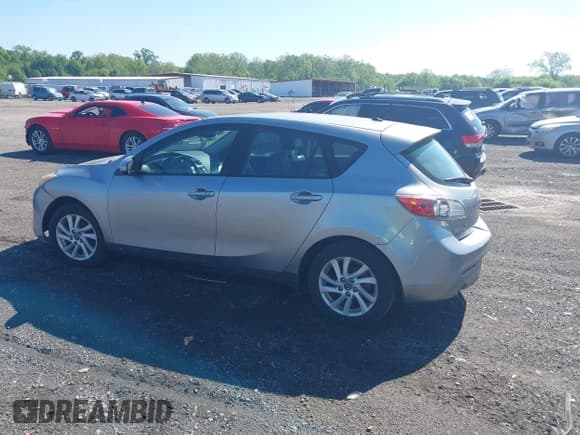 ✅ 2013 Mazda 3 i Grand Touring • VIN: JM1BL1M70D1835559 • Lot: 42227352. Wystawiony na IAAI z przebiegiem 208 394 mil. Bezpłatny archiwum sprzedaży aukcyjnych z USA i szczegółowy raport historii pojazdu na DreamBid. Zdjęcie 14.