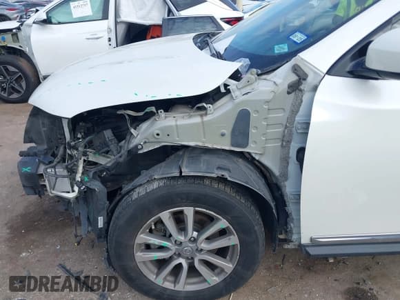 ✅ 2015 Nissan Pathfinder SV • VIN: 5N1AR2MN9FC616231 • Lot: 41479189. Wystawiony na IAAI z przebiegiem 189 556 mil. Bezpłatny archiwum sprzedaży aukcyjnych z USA i szczegółowy raport historii pojazdu na DreamBid. Zdjęcie 6.