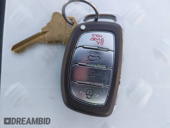 ✅ 2017 Hyundai Ioniq Blue • VIN: KMHC65LC0HU026306 • Lot: 41707234. Wystawiony na IAAI z przebiegiem 77 793 mil. Bezpłatny archiwum sprzedaży aukcyjnych z USA i szczegółowy raport historii pojazdu na DreamBid. Zdjęcie 11.