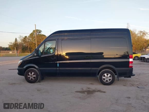 ✅ 2018 Mercedes-Benz Sprinter • VIN: WDZPE7CD0JP610741 • Lot: 41617216. Wystawiony na IAAI z przebiegiem 121 178 mil. Bezpłatny archiwum sprzedaży aukcyjnych z USA i szczegółowy raport historii pojazdu na DreamBid. Zdjęcie 15.