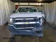 2018 Chevrolet Silverado 1500 LS z VIN 1GCNKNEC6JZ359866, wystawiony jako Copart lot #82378775 z przebiegiem 60 760 mil mil oraz Szkoda całkowita • Salvage title. Historia ofert i sprzedaży dostępna na DreamBid. Obrazek 5.