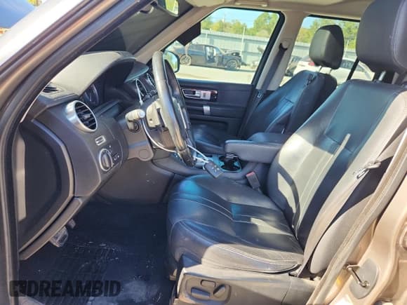 ✅ 2016 Land Rover LR4 HSE • VIN: SALAG2V68GA790122 • Lot: 82500235. Wystawiony na Copart z przebiegiem 163 333 mil. Bezpłatny archiwum sprzedaży aukcyjnych z USA i szczegółowy raport historii pojazdu na DreamBid. Zdjęcie 7.