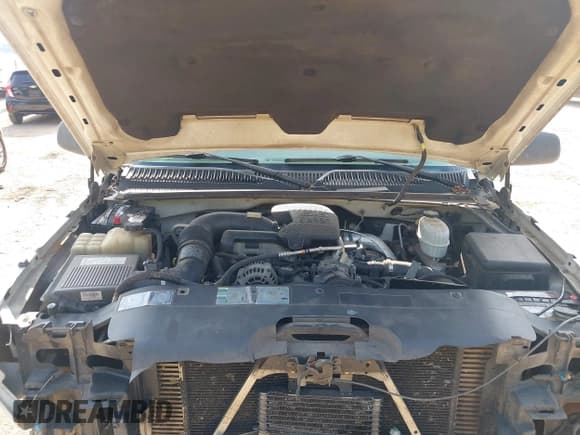 ✅ 2005 Chevrolet Silverado 2500HD LT • VIN: 1GCHK23225F900392 • Lot: 42413434. Wystawiony na IAAI z przebiegiem 220 187 mil. Bezpłatny archiwum sprzedaży aukcyjnych z USA i szczegółowy raport historii pojazdu na DreamBid. Zdjęcie 10.