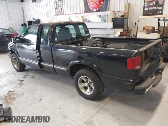 ✅ 2000 Chevrolet S-10 LS • VIN: 1GCCS1943YK168119 • Лот: 41409246. Опубликован ранее на IAAI с пробегом 194 506 миль. Бесплатный доступ к архиву аукционных продаж из США и подробный отчёт об истории автомобиля на DreamBid. Изображение 3.