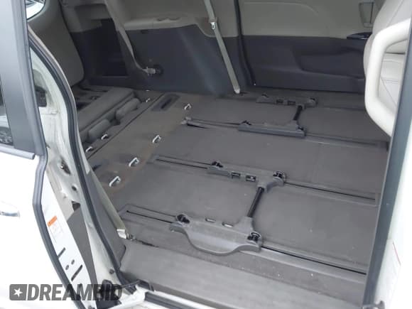 ✅ 2015 Toyota Sienna XLE • VIN: 5TDDK3DC5FS122764 • Лот: 43724423. Опубликован ранее на IAAI с пробегом 111 207 миль. Бесплатный доступ к архиву аукционных продаж из США и подробный отчёт об истории автомобиля на DreamBid. Изображение 8.