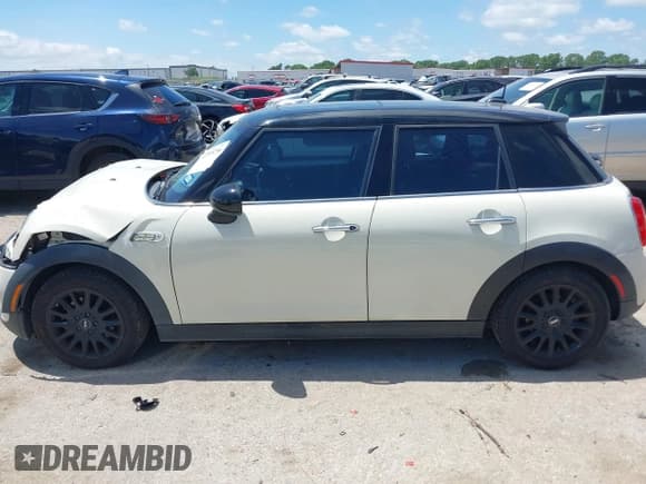 ✅ 2016 MINI Hardtop 4 Door • VIN: WMWXU1C50G2D08848 • Lot: 42215256. Listed on IAAI with 102,643 mi. Free auction sales archive from the USA and detailed vehicle history report at DreamBid. Image 15.
