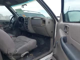 ✅ 2001 Chevrolet S-10 • VIN: 1GCCS14W318248953 • Лот: 42022688. Опубликован ранее на IAAI с пробегом 263 755 миль. Бесплатный доступ к архиву аукционных продаж из США и подробный отчёт об истории автомобиля на DreamBid. Изображение 5.