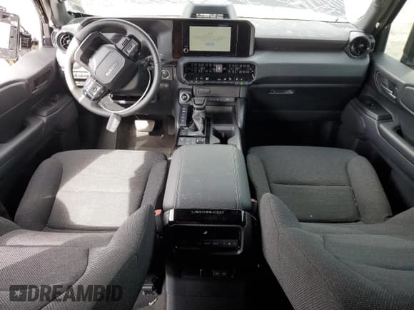 ✅ 2025 Toyota Land Cruiser 1958 Edition • VIN: JTEABFAJ1SK025873 • Lot: 87450415. Wystawiony na Copart z przebiegiem 5 704 mil. Bezpłatny archiwum sprzedaży aukcyjnych z USA i szczegółowy raport historii pojazdu na DreamBid. Zdjęcie 8.