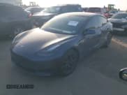 ✅ 2022 Tesla Model 3 Long Range • VIN: 5YJ3E1EB3NF264532 • Lot: 41842044. Wystawiony na IAAI z przebiegiem 42 280 mil. Bezpłatny archiwum sprzedaży aukcyjnych z USA i szczegółowy raport historii pojazdu na DreamBid. Zdjęcie 2.