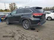✅ 2019 Toyota Highlander XLE • VIN: 5TDJZRFHXKS567697 • Lot: 92316815. Wystawiony na Copart z przebiegiem 75 448 mil. Bezpłatny archiwum sprzedaży aukcyjnych z USA i szczegółowy raport historii pojazdu na DreamBid. Zdjęcie 2.
