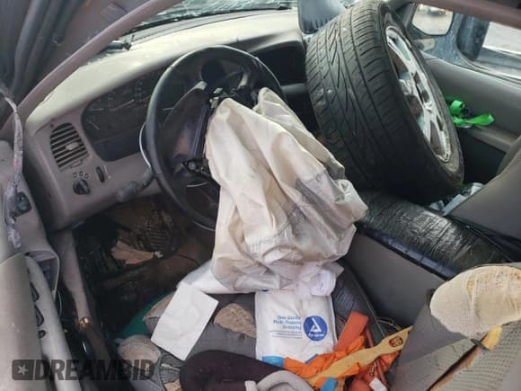 ✅ 1996 Ford Explorer XL • VIN: 1FMDU32X0TZB61316 • Lot: 68040014. Listed on Copart with 99,736 mi. Free auction sales archive from the USA and detailed vehicle history report at DreamBid. Image 8.