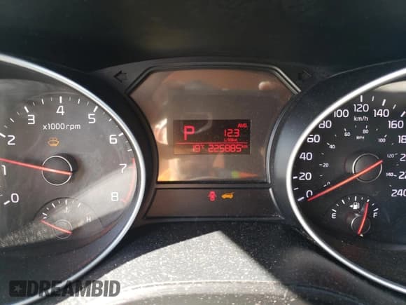 ✅ 2015 Kia Sedona L • VIN: KNDMA5C14F6069070 • Lot: 65989175. Listed on Copart with 225,885 mi. Free auction sales archive from the USA and detailed vehicle history report at DreamBid. Image 9.