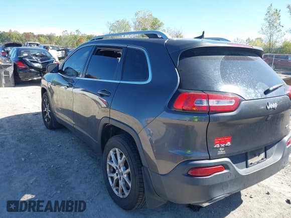 ✅ 2016 Jeep Cherokee Latitude • VIN: 1C4PJMCS8GW331285 • Лот: 43332033. Опубликован ранее на IAAI с пробегом 166 786 миль. Бесплатный доступ к архиву аукционных продаж из США и подробный отчёт об истории автомобиля на DreamBid. Изображение 3.