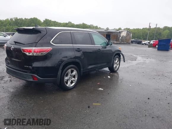 ✅ 2016 Toyota Highlander Limited • VIN: 5TDDKRFH4GS299299 • Lot: 42206625. Listed on IAAI with 149,768 mi. Free auction sales archive from the USA and detailed vehicle history report at DreamBid. Image 4.