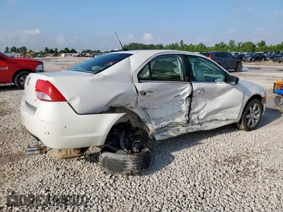 ✅ 2010 Mercury Milan Premier • VIN: 3MEHM0JA4AR656099 • Lot: 59639005. Wystawiony na Copart z przebiegiem 234 003 mil. Bezpłatny archiwum sprzedaży aukcyjnych z USA i szczegółowy raport historii pojazdu na DreamBid. Zdjęcie 3.