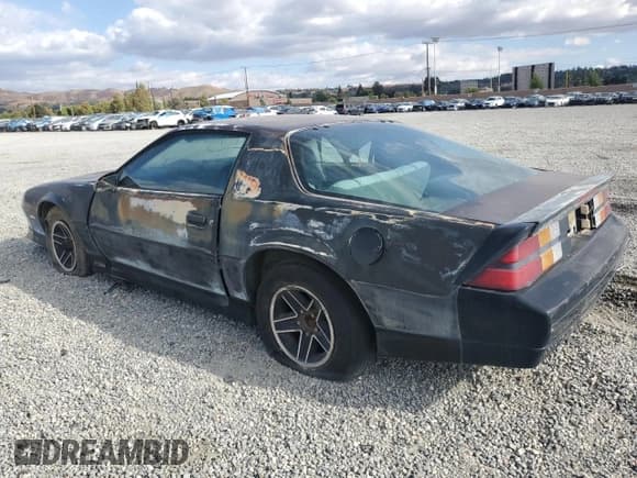 ✅ 1988 Chevrolet Camaro • VIN: 1G1FP21S0JL166724 • Лот: 71686884. Опубликован ранее на Copart с пробегом 13 323 миль. Бесплатный доступ к архиву аукционных продаж из США и подробный отчёт об истории автомобиля на DreamBid. Изображение 2.
