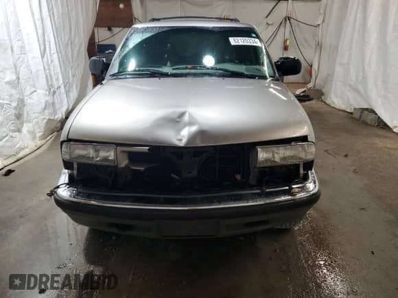 ✅ 2000 Chevrolet Blazer LT • VIN: 1GNDT13WXY2353612 • Lot: 82120334. Wystawiony na Copart z przebiegiem 147 410 mil. Bezpłatny archiwum sprzedaży aukcyjnych z USA i szczegółowy raport historii pojazdu na DreamBid. Zdjęcie 5.