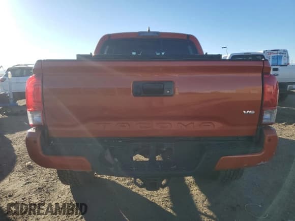 ✅ 2016 Toyota Tacoma TRD Sport • VIN: 5TFCZ5AN5GX039176 • Lot: 82217425. Listed on Copart with 123,018 mi. Free auction sales archive from the USA and detailed vehicle history report at DreamBid. Image 6.