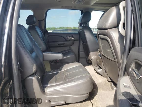 ✅ 2010 Chevrolet Suburban LT • VIN: 1GNUKJE37AR170428 • Lot: 67752034. Wystawiony na Copart z przebiegiem 248 358 mil. Bezpłatny archiwum sprzedaży aukcyjnych z USA i szczegółowy raport historii pojazdu na DreamBid. Zdjęcie 11.