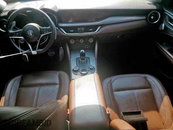 ✅ 2019 Alfa Romeo Stelvio • VIN: ZASPAJAN6K7C44751 • Lot: 70876525. Wystawiony na Copart z przebiegiem 134 995 mil. Bezpłatny archiwum sprzedaży aukcyjnych z USA i szczegółowy raport historii pojazdu na DreamBid. Zdjęcie 8.