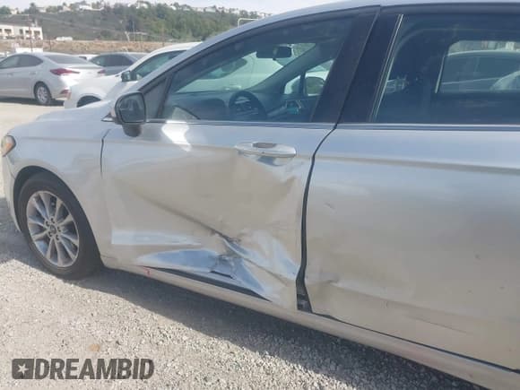 ✅ 2017 Ford Fusion SE • VIN: 3FA6P0H76HR242476 • Lot: 43565631. Listed on IAAI with 75,447 mi. Free auction sales archive from the USA and detailed vehicle history report at DreamBid. Image 6.