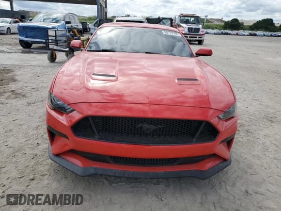 ✅ 2019 Ford Mustang GT Premium • VIN: 1FA6P8CF8K5167299 • Lot: 90779795. Wystawiony na Copart z przebiegiem 20 595 mil. Bezpłatny archiwum sprzedaży aukcyjnych z USA i szczegółowy raport historii pojazdu na DreamBid. Zdjęcie 5.