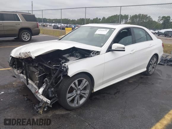✅ 2016 Mercedes-Benz E 350 Sport • VIN: WDDHF5KB2GB256240 • Lot: 43314119. Listed on IAAI with 100,378 mi. Free auction sales archive from the USA and detailed vehicle history report at DreamBid. Image 18.