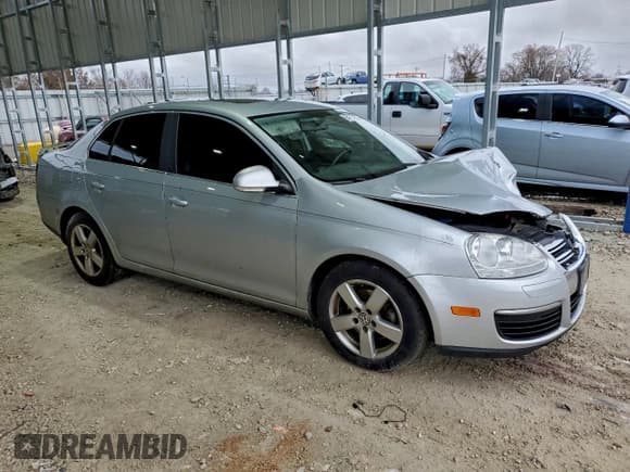 ✅ 2008 Volkswagen Jetta SE • VIN: 3VWRM71K28M003847 • Lot: 94114075. Listed on Copart with 151,441 mi. Free auction sales archive from the USA and detailed vehicle history report at DreamBid. Image 4.