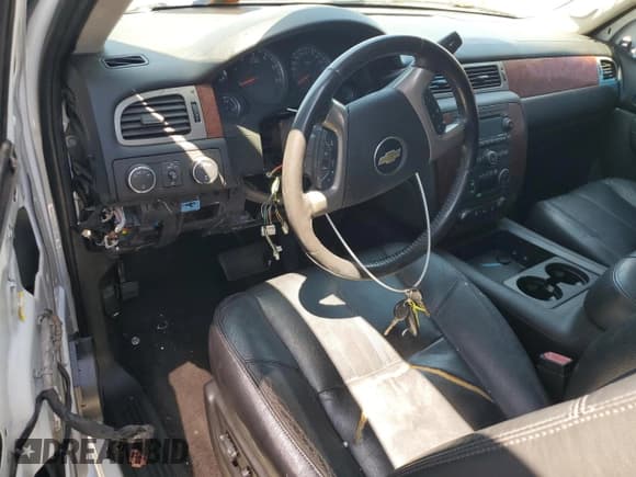 ✅ 2014 Chevrolet Suburban LT • VIN: 1GNSKJE79ER112840 • Lot: 64709074. Wystawiony na Copart z przebiegiem Nie podano. Bezpłatny archiwum sprzedaży aukcyjnych z USA i szczegółowy raport historii pojazdu na DreamBid. Zdjęcie 8.