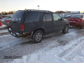 ✅ 2001 Chevrolet Blazer LT • VIN: 1GNDT13W812169484 • Lot: 41237092. Wystawiony na IAAI z przebiegiem 200 950 mil. Bezpłatny archiwum sprzedaży aukcyjnych z USA i szczegółowy raport historii pojazdu na DreamBid. Zdjęcie 4.