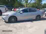 2022 Toyota Camry SE z VIN 4T1G11AK5NU018670, wystawiony jako IAAI lot #43344974 z przebiegiem 122 219 mil mil oraz . Historia ofert i sprzedaży dostępna na DreamBid. Obrazek 15.