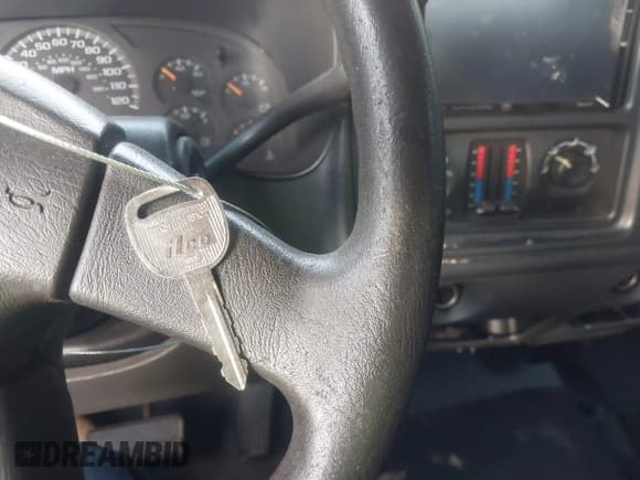 ✅ 2003 Chevrolet Silverado 1500 LS • VIN: 2GCEC19X631262682 • Lot: 42030868. Listed on IAAI with Not provided. Free auction sales archive from the USA and detailed vehicle history report at DreamBid. Image 11.