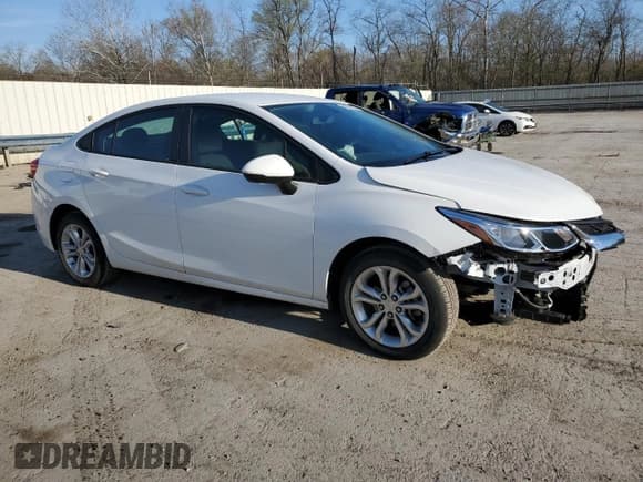 ✅ 2019 Chevrolet Cruze LS • VIN: 1G1BC5SM6K7153224 • Lot: 48584253. Listed on Copart with 10,525 mi. Free auction sales archive from the USA and detailed vehicle history report at DreamBid. Image 4.