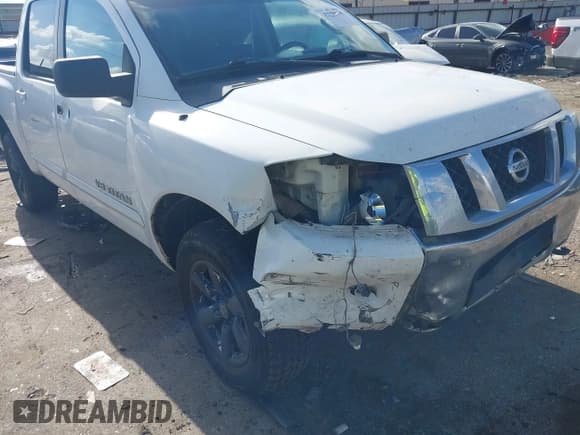 ✅ 2012 Nissan Titan SL • VIN: 1N6BA0EC7CN331235 • Lot: 42980538. Wystawiony na IAAI z przebiegiem 253 206 mil. Bezpłatny archiwum sprzedaży aukcyjnych z USA i szczegółowy raport historii pojazdu na DreamBid. Zdjęcie 6.