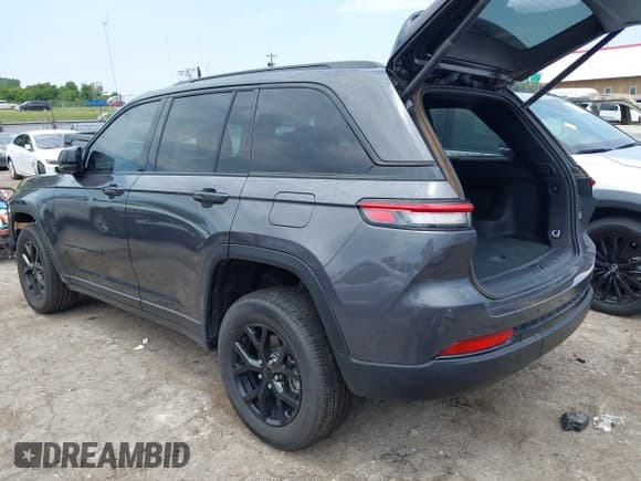 ✅ 2024 Jeep Grand Cherokee Laredo • VIN: 1C4RJHAG9RC156516 • Lot: 42696155. Listed on IAAI with 7,692 mi. Free auction sales archive from the USA and detailed vehicle history report at DreamBid. Image 3.