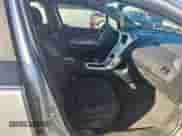 2013 Chevrolet Volt z VIN 1G1RG6E4XDU148598, wystawiony jako Copart lot #79570994 z przebiegiem 182 742 mil mil oraz Czysty tytuł • Clean title. Historia ofert i sprzedaży dostępna na DreamBid. Obrazek 5.