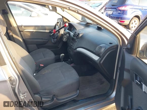 ✅ 2011 Chevrolet Aveo 1LT • VIN: KL1TD5DE9BB211488 • Lot: 42582568. Wystawiony na IAAI z przebiegiem 224 931 mil. Bezpłatny archiwum sprzedaży aukcyjnych z USA i szczegółowy raport historii pojazdu na DreamBid. Zdjęcie 5.