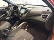 ✅ 2016 Hyundai Veloster • VIN: KMHTC6AD3GU273263 • Lot: 41352462. Wystawiony na IAAI z przebiegiem 80 742 mil. Bezpłatny archiwum sprzedaży aukcyjnych z USA i szczegółowy raport historii pojazdu na DreamBid. Zdjęcie 5.