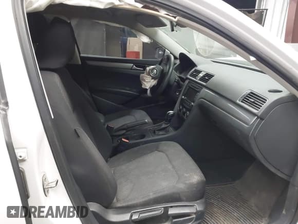 ✅ 2015 Volkswagen Passat S • VIN: 1VWAT7A34FC077018 • Лот: 41205102. Опубликован ранее на IAAI с пробегом Не указан. Бесплатный доступ к архиву аукционных продаж из США и подробный отчёт об истории автомобиля на DreamBid. Изображение 5.