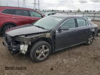 2011 Chevrolet Malibu 1LT z VIN 1G1ZC5EU4BF341739, wystawiony jako Copart lot #82221525 z przebiegiem 137 194 mil mil oraz Szkoda całkowita • Salvage title. Historia ofert i sprzedaży dostępna na DreamBid. Obrazek 1.