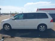 ✅ 2009 Volkswagen Routan SE • VIN: 2V8HW34199R541626 • Lot: 42852160. Listed on IAAI with 211,367 mi. Free auction sales archive from the USA and detailed vehicle history report at DreamBid. Image 14.