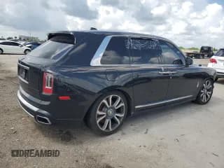 ✅ 2019 Rolls-Royce Cullinan • VIN: SLA689X51KU113872 • Lot: 65135234. Wystawiony na Copart z przebiegiem Nie podano. Bezpłatny archiwum sprzedaży aukcyjnych z USA i szczegółowy raport historii pojazdu na DreamBid. Zdjęcie 3.
