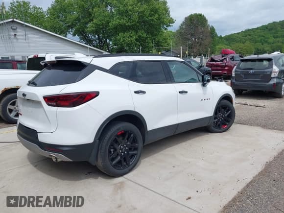 ✅ 2024 Chevrolet Blazer LT • VIN: 3GNKBDR45RS195056 • Лот: 42241495. Опубликован ранее на IAAI с пробегом 8 332 миль. Бесплатный доступ к архиву аукционных продаж из США и подробный отчёт об истории автомобиля на DreamBid. Изображение 4.