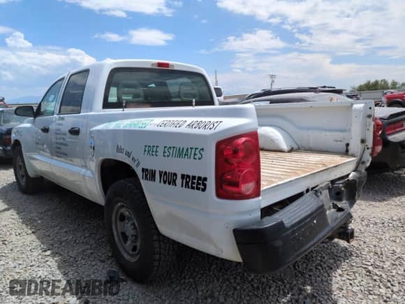 ✅ 2006 Dodge Dakota ST • VIN: 1D7HE28N96S528476 • Лот: 63207085. Размещён на Copart с пробегом 204 478 миль миль. Получите бесплатный доступ к архиву аукционных продаж из США и посмотрите подробный отчёт об истории автомобиля на DreamBid. Изображение 2.